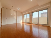 【洋室】 | MJR桜坂プレシャス☆仲介手数料無料☆ | ふとのぞく、窓からの景色にホッとする。窓はときに、いろんな表情をみせます。