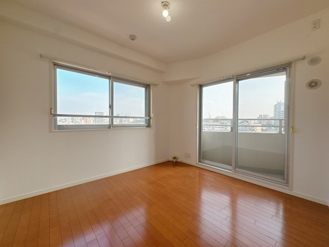 【洋室】 | MJR桜坂プレシャス☆仲介手数料無料☆ | 複層ガラスなので北側洋室も快適に過ごせます。