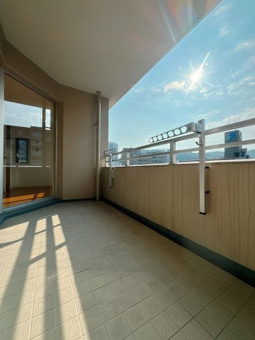 【バルコニー】 | MJR桜坂プレシャス☆仲介手数料無料☆ | あまりの眺めの良さに、その場を離れるのを忘れてしまう。そんなバルコニー。スロップシンク付き♪