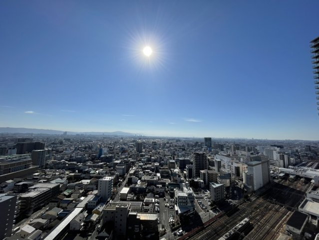 ジオタワー高槻ミューズガーデンの展望|23階バルコニーからの開けた眺望が広がります！