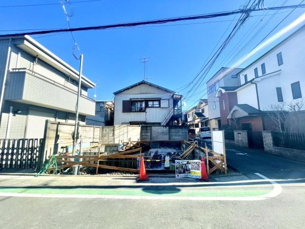 横浜市南区中里１丁目の新築一戸建の外観|現在建築中の為、同仕様物件もご案内をさせて頂きます。
お車でご自宅まで送迎承ります。