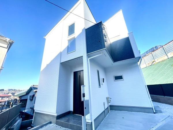 横浜市戸塚区矢部町の新築一戸建の外観|堂々と完成しました！いつでもご案内可能です！
お車でご自宅まで送迎承ります。