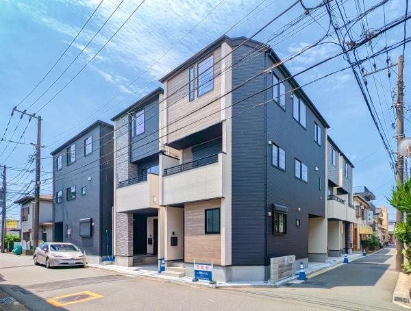 横浜市鶴見区寛政町の新築一戸建の外観|閑静な住宅地でゆったりとお過ごし頂けます。
現地と合わせて周辺環境もご案内致します。