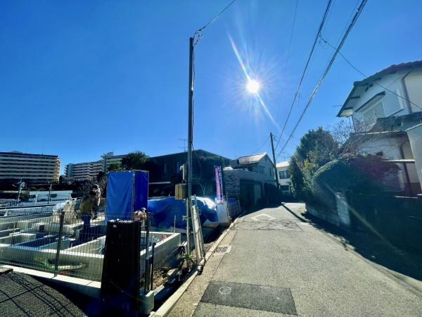 横浜市緑区十日市場町の新築一戸建の前面道路含む現地写真|現在建築中の為、同仕様物件のご案内をさせて頂きます。
お車でご自宅まで送迎承ります。