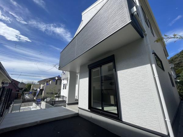 横浜市栄区長倉町の新築一戸建の前面道路含む現地写真|周辺環境も合わせてご案内させて頂きます！
お気軽にお問い合わせ下さい！