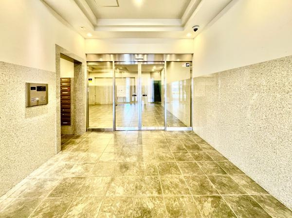 横浜市栄区鍛冶ケ谷１丁目の中古マンションのエントランス|エントランスにはオートロックがついており、防犯面も安心！
清掃も行き届いています
