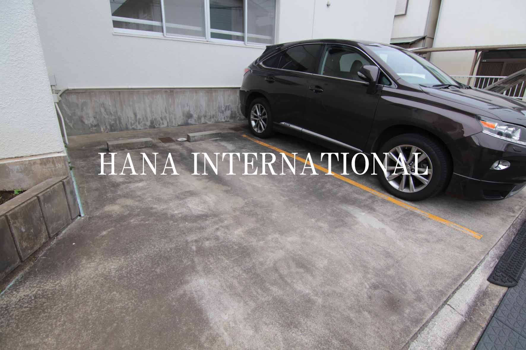 ローズハイツの駐車場