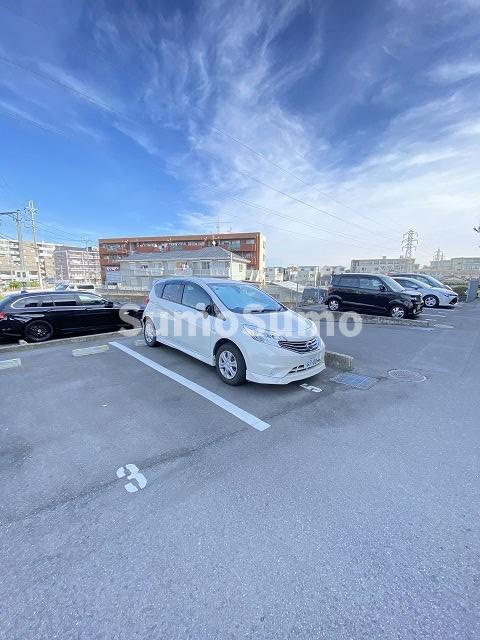 デイグラン シャンドフルールの駐車場