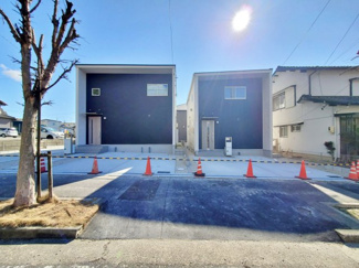 【前面道路含む現地写真】