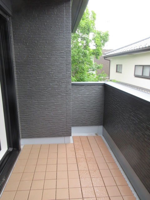 【仲介手数料無料】新築後未入居戸建　東松山市小松原町21-10（全2棟）のバルコニー