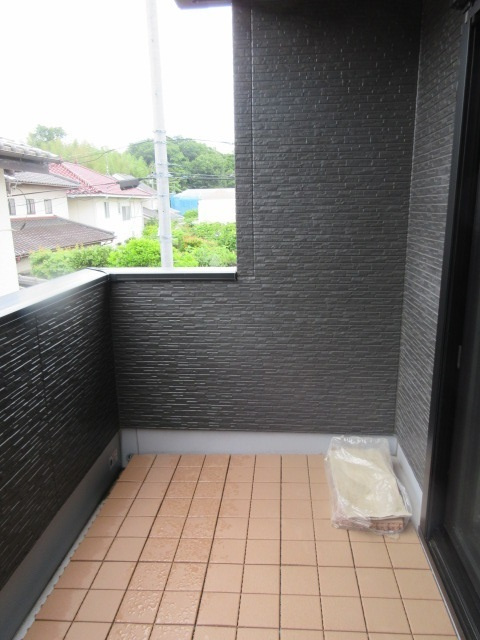 【仲介手数料無料】新築後未入居戸建　東松山市小松原町21-10（全2棟）のバルコニー