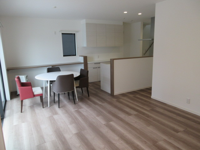 【仲介手数料無料】未入居戸建　熊谷市末広4-14（全11棟）の居間・リビング