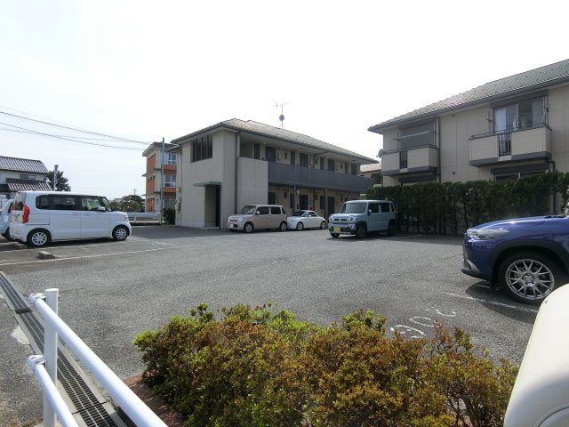 グリーンビューB棟の駐車場