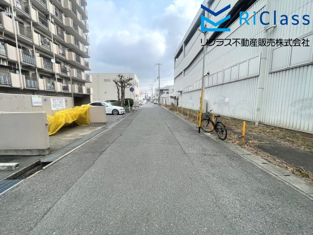 甲南グランドハイム兵庫の周辺|マンション前の道路です