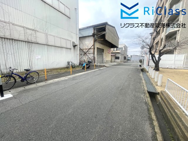 甲南グランドハイム兵庫の周辺|マンション前の道路です