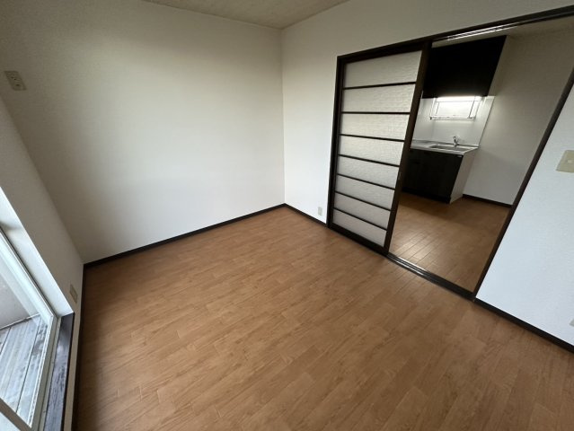 リビング西山町の洋室