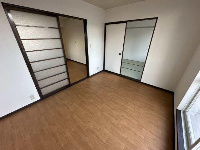 リビング西山町の洋室