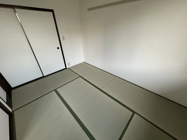 リビング西山町の和室