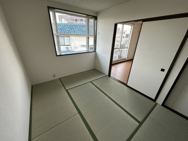 リビング西山町の和室