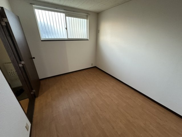 リビング西山町の洋室