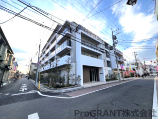 【外観】 | 全面道路はしっかり歩道が確保されているため小さいお子様にも安全