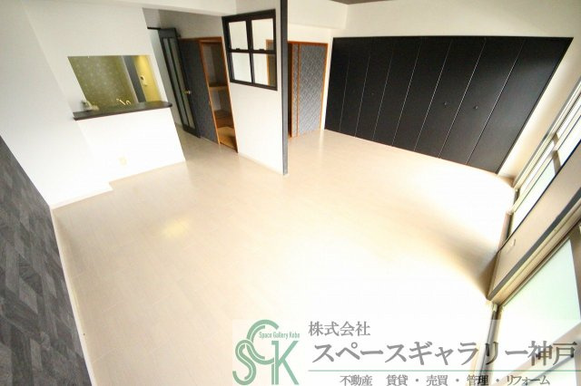 ピュア・プルーンの居間・リビング|※お部屋により仕様が異なる場合があります。