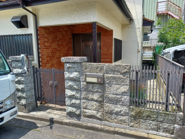 ときがわ町大字本郷995-4貸家の玄関