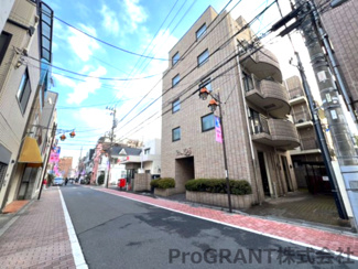【周辺】 | 前面道路も歩道がしっかり確保されています。