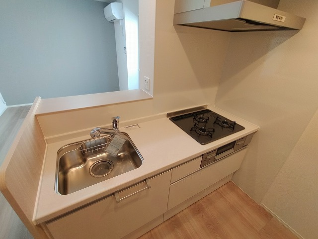 神戸市兵庫区金平町２丁目のアパートのキッチン|システムキッチン（ガス3口）