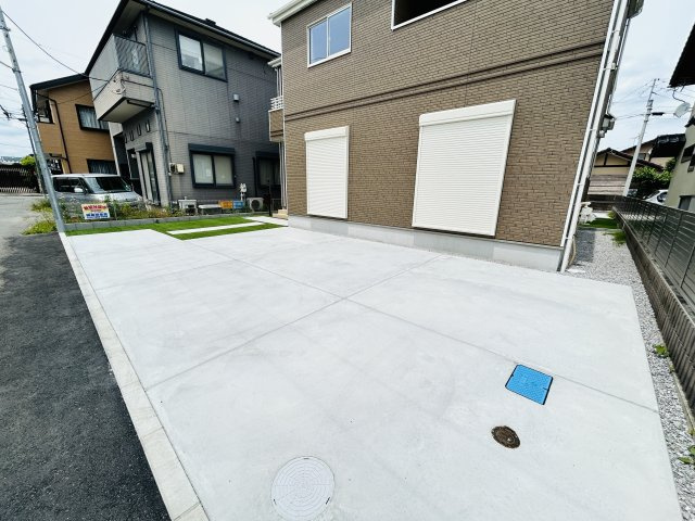 新築　高崎市並榎町4期　Heartful　Town　2号棟の駐車場|現地写真　駐車スペースは並列3台分可能です！

