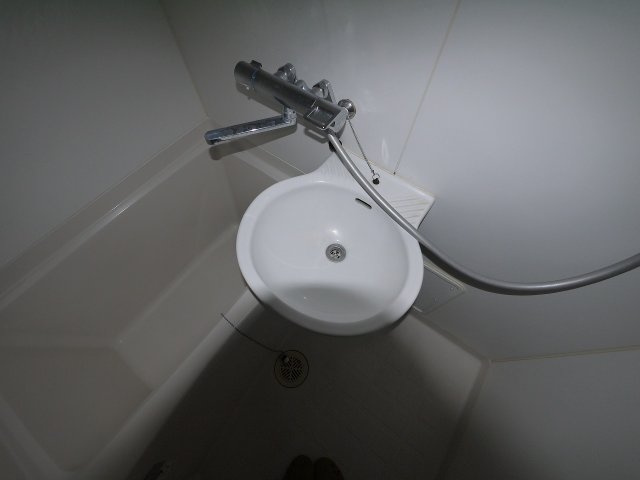 レオパレスナップ　シャンブルの浴室|コンパクトで使いやすいお風呂です
