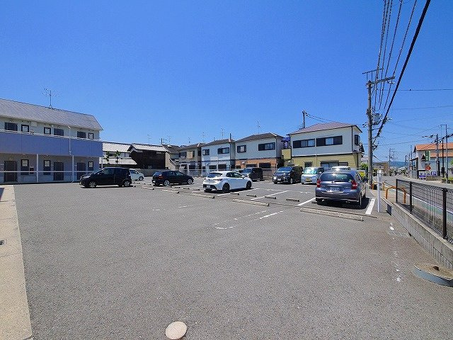 レオパレスナップ　シャンブルの駐車場|駐車場です