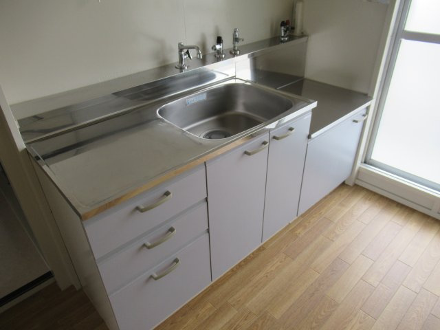 兵庫県公社　神陵台特別のキッチン|コンパクトなキッチンで掃除もラクラク