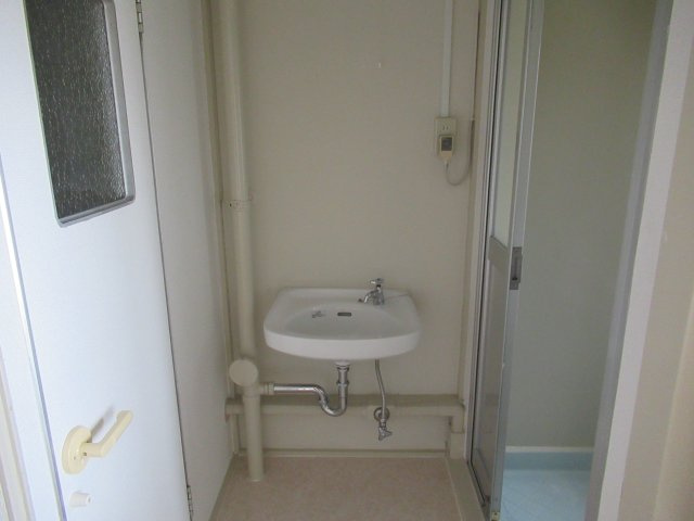 兵庫県公社　神陵台特別の洗面所|朝の身支度には欠かせない独立洗面化粧台