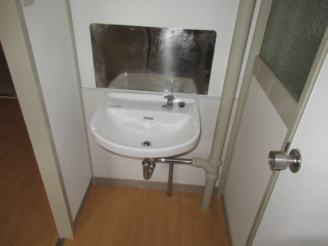 兵庫県公社　東垂水南（3）５号棟の洗面所|広い洗面スペース