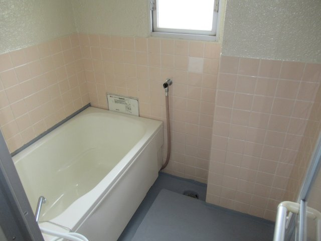 兵庫県公社　東垂水南（3）５号棟の浴室|コンパクトで使いやすいお風呂です