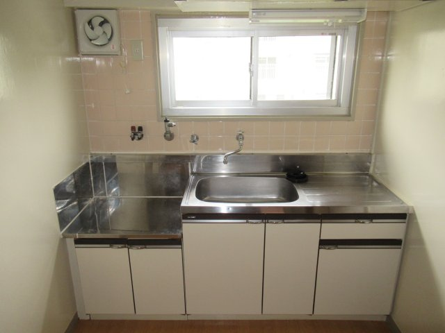 兵庫県公社　東垂水南（3）５号棟のキッチン|コンパクトなキッチンで掃除もラクラク