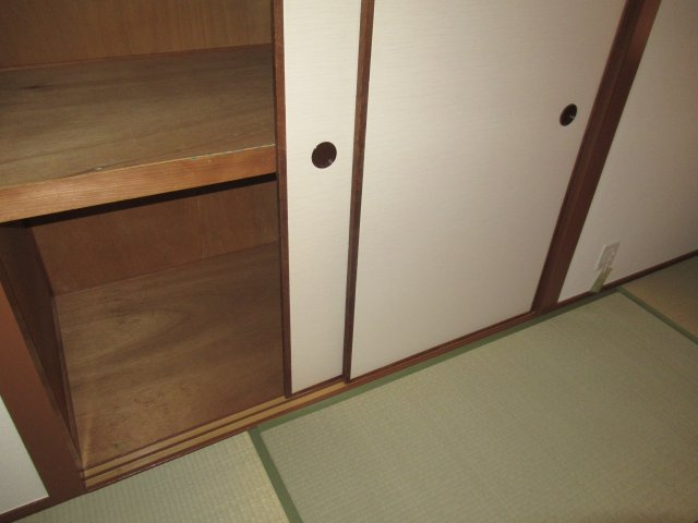 兵庫県公社　東垂水南（3）５号棟の収納|こまごまとしたものを収納できそうですね