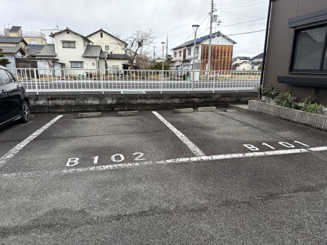 ハーティー黍田 B棟の駐車場