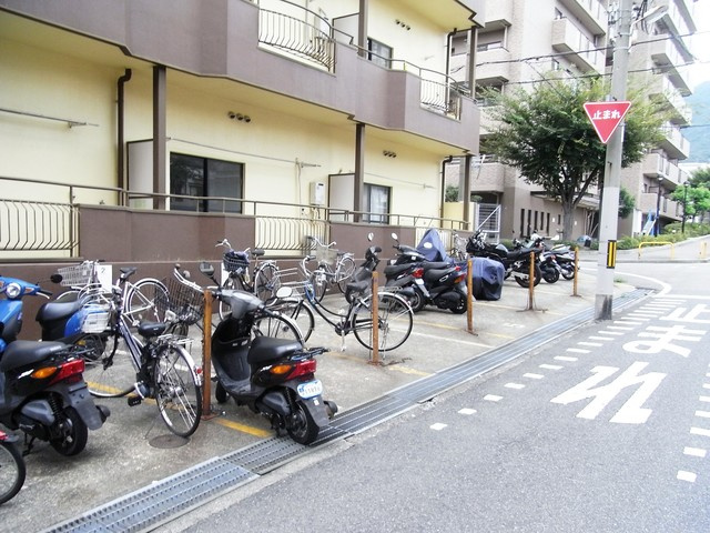 三景マンションの駐車場|駐輪場