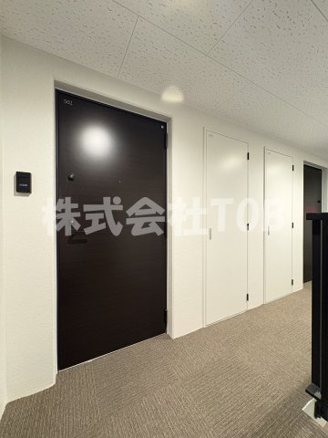 【その他】 | グローリオシェルト南烏山 | 502号室　玄関ドア※クリーニング完了前※