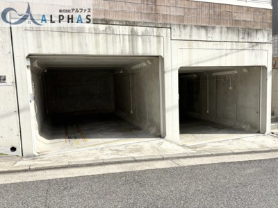 【駐車場】 | 明石市松が丘北町　一戸建て | 雨風から大切な愛車を守るビルトインガレージです♪