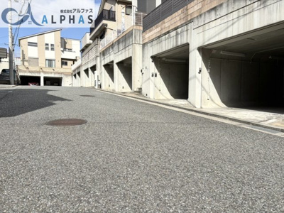 【前面道路含む現地写真】 | 明石市松が丘北町　一戸建て | 前面道路幅員約6ｍ以上の為、駐車がしやすいです♪