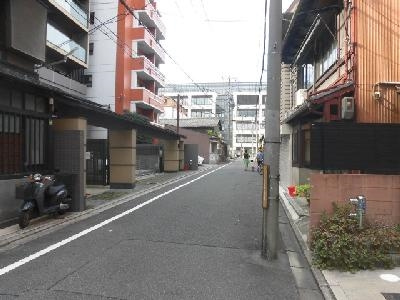 パルティール四条の周辺|前面道路