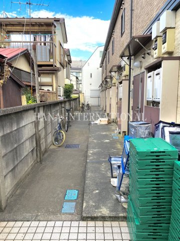 レオパレスウィステーリア平和台のエントランス