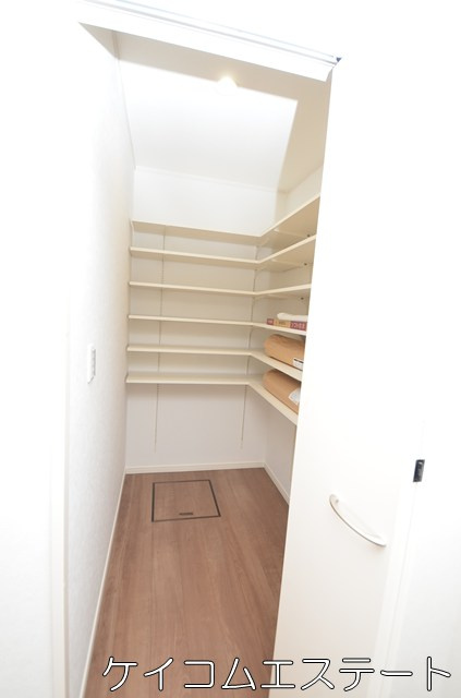 新築住宅　プラザコート永犬丸南町3丁目の収納|キッチン横パントリー室