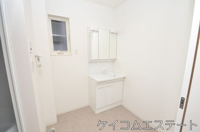 新築住宅　プラザコート永犬丸南町3丁目の独立洗面台