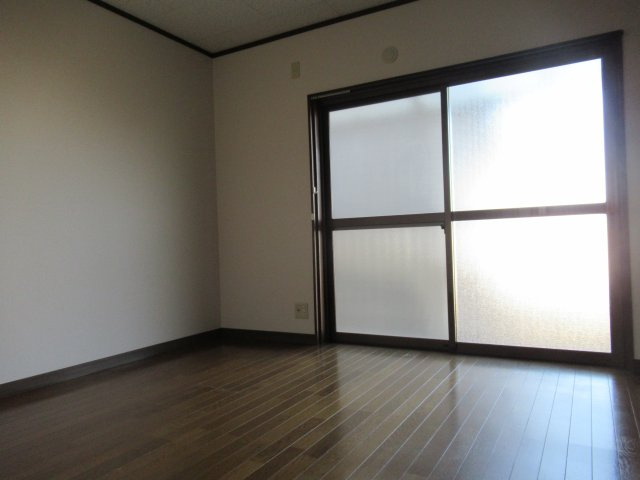 フラット松江のその他|落ち着いた色調の洋室です