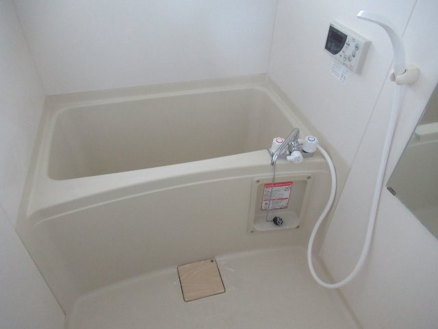 フラット松江の浴室|落ち着いた空間のお風呂です