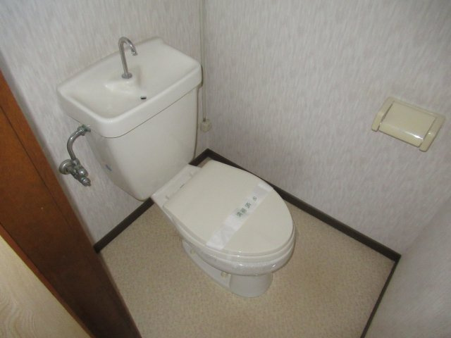 フラット松江のトイレ|清潔感のあるトイレです